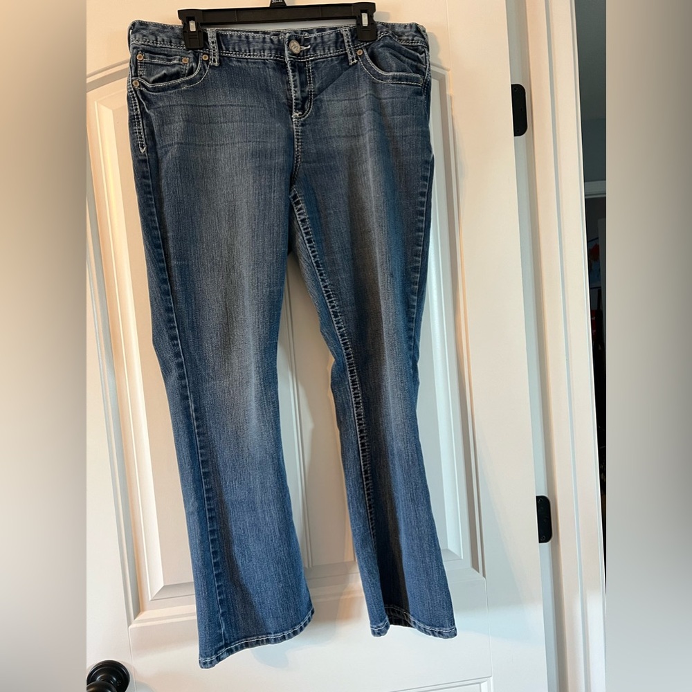 Women’s Maurice’s straight leg jeans size 15 / 16 short. Like new condition.